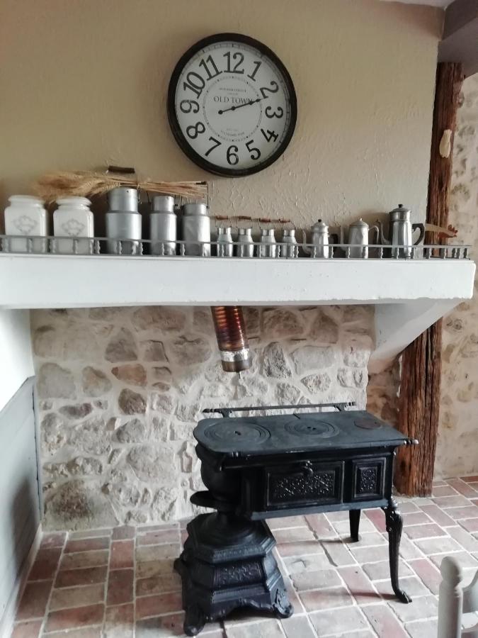 Les Bories En Champagne Vila Montlevon Exterior foto